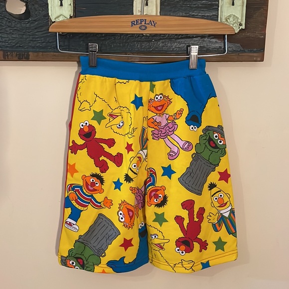 Universal Studios Japan Sesame Street Jogger Shorts - Picture 8 of 13